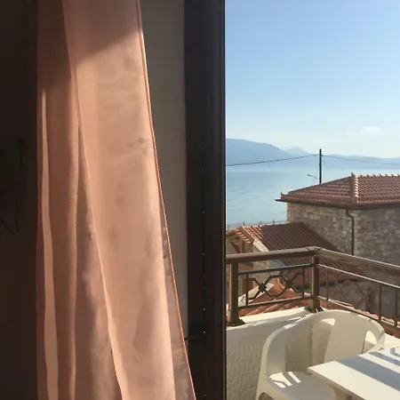 Chris Studios and Apartments Λέχαιο Εξωτερικό φωτογραφία
