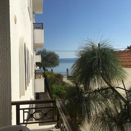 Chris Studios and Apartments Λέχαιο Εξωτερικό φωτογραφία