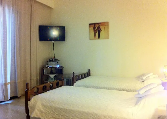 Chris Studios and Apartments